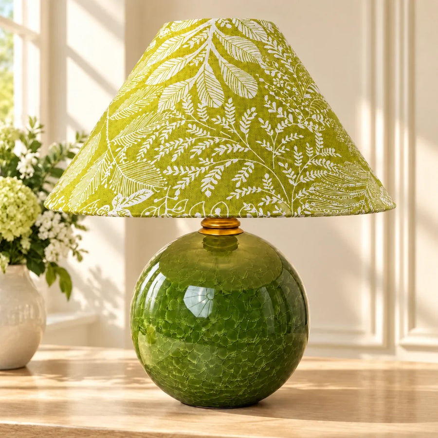 Vintage Table Lamp with Green Fabric Shade and Ceramic Base – Soft Light for Interiors