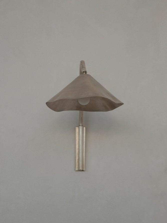 Antique Metal Wall Light II – Classic Design with Curved Arm