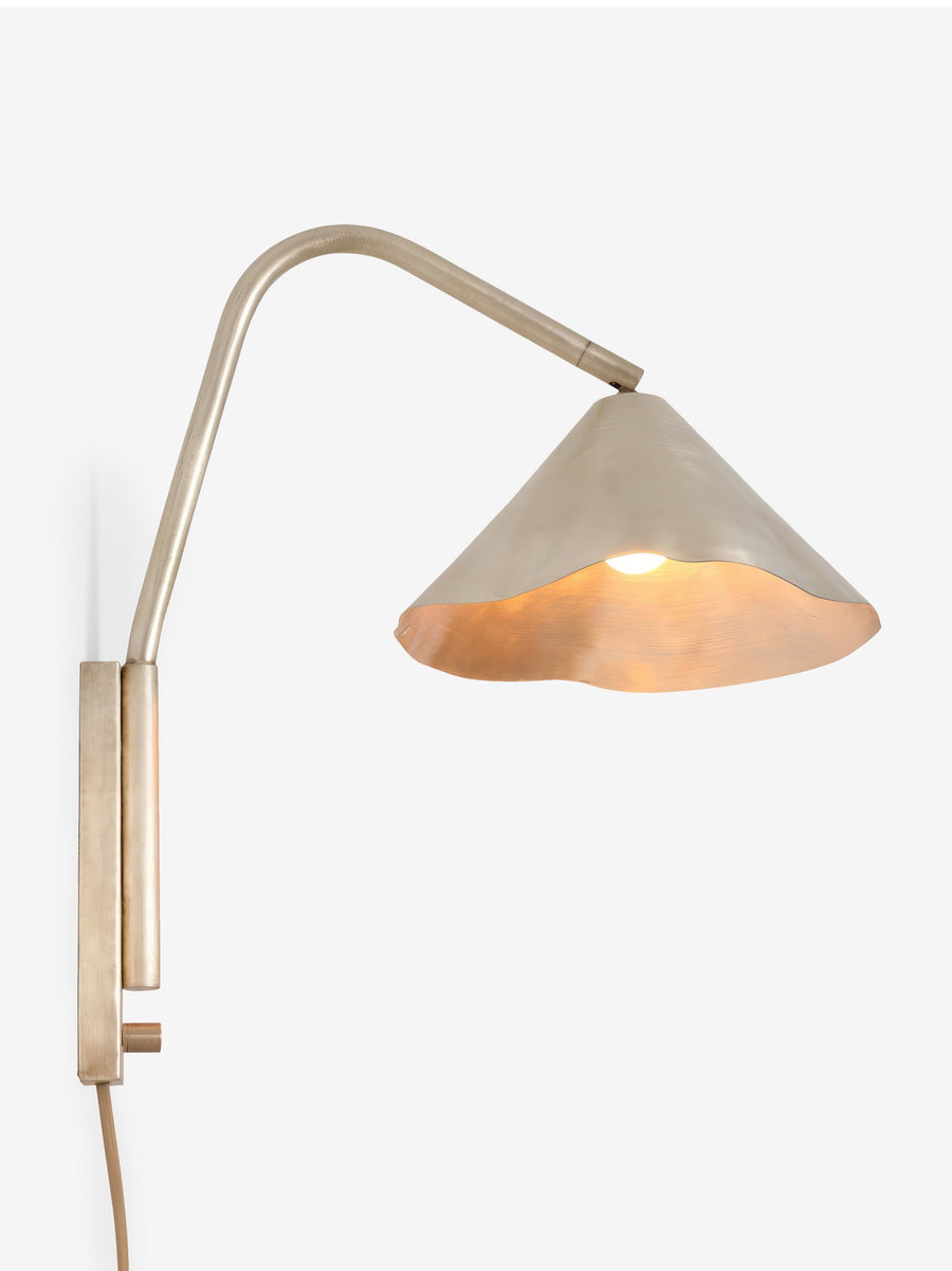 Antique Metal Wall Light II – Classic Design with Curved Arm