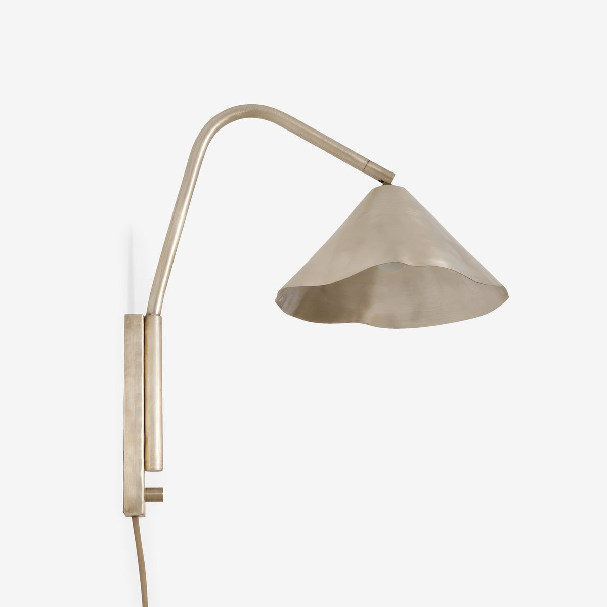 Antique Metal Wall Light II – Classic Design with Curved Arm