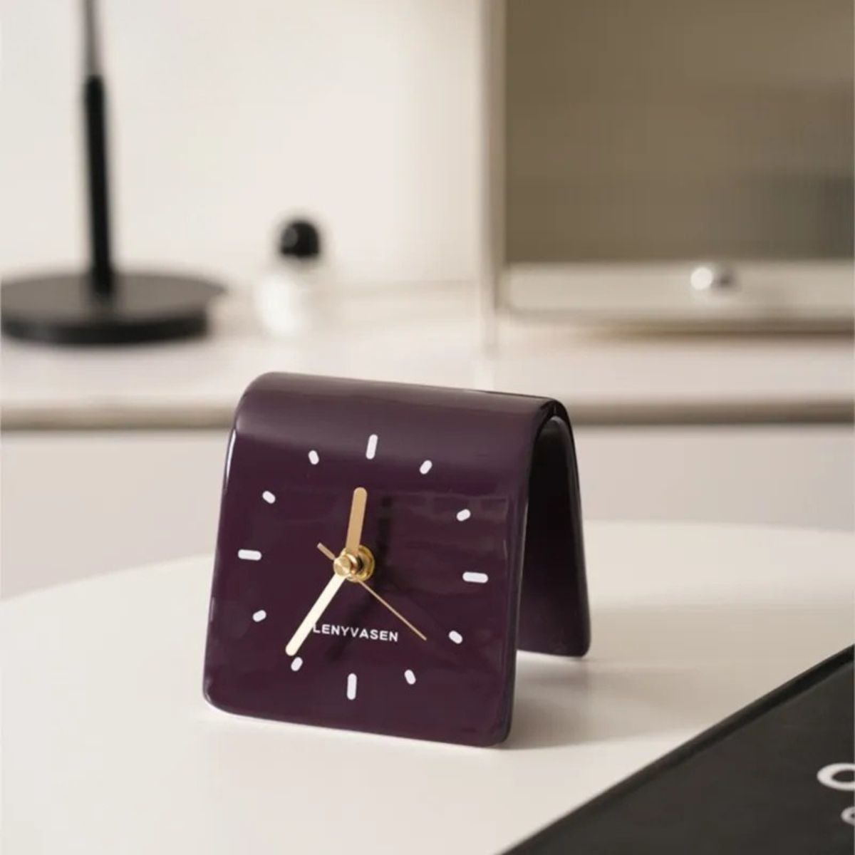 Ceramic Desk Clock – Minimalist Design with Silent Sweep Hands