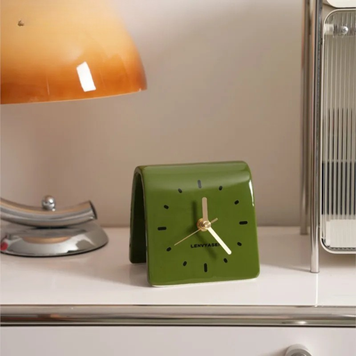 Ceramic Desk Clock – Minimalist Design with Silent Sweep Hands