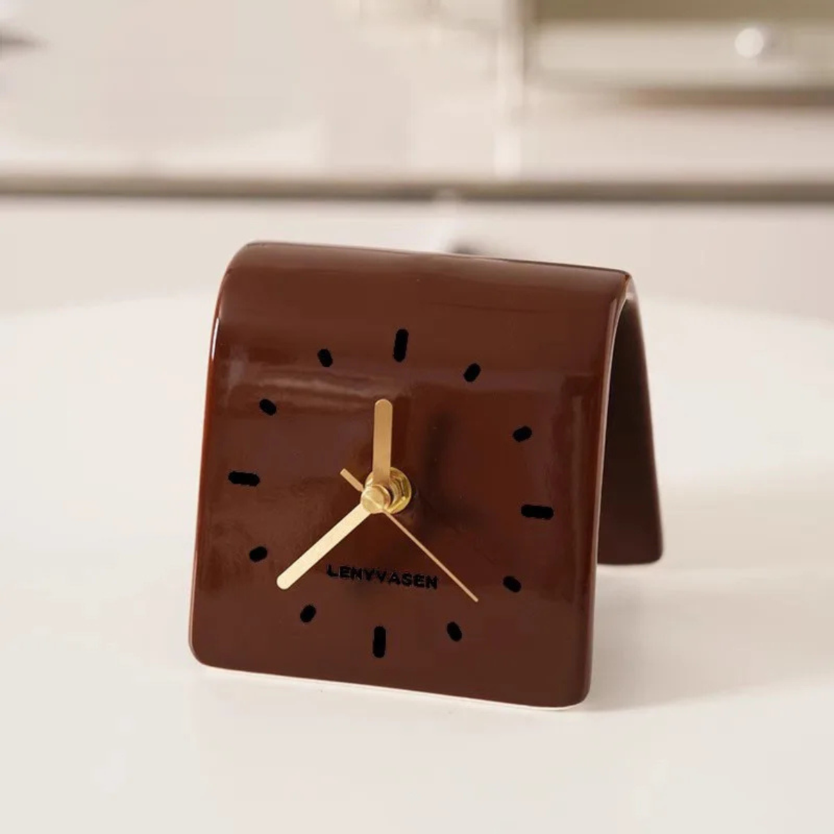 Ceramic Desk Clock – Minimalist Design with Silent Sweep Hands