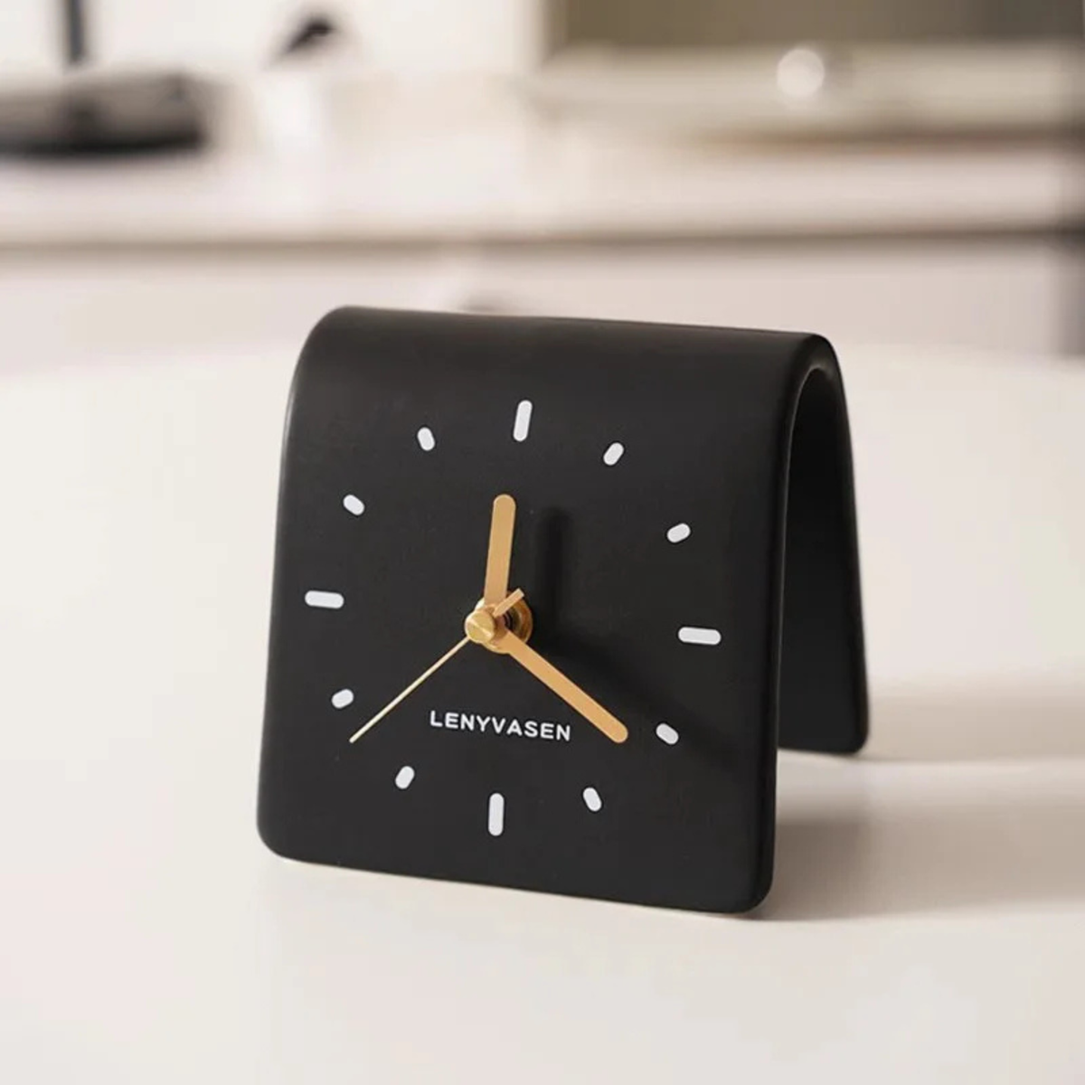 Ceramic Desk Clock – Minimalist Design with Silent Sweep Hands