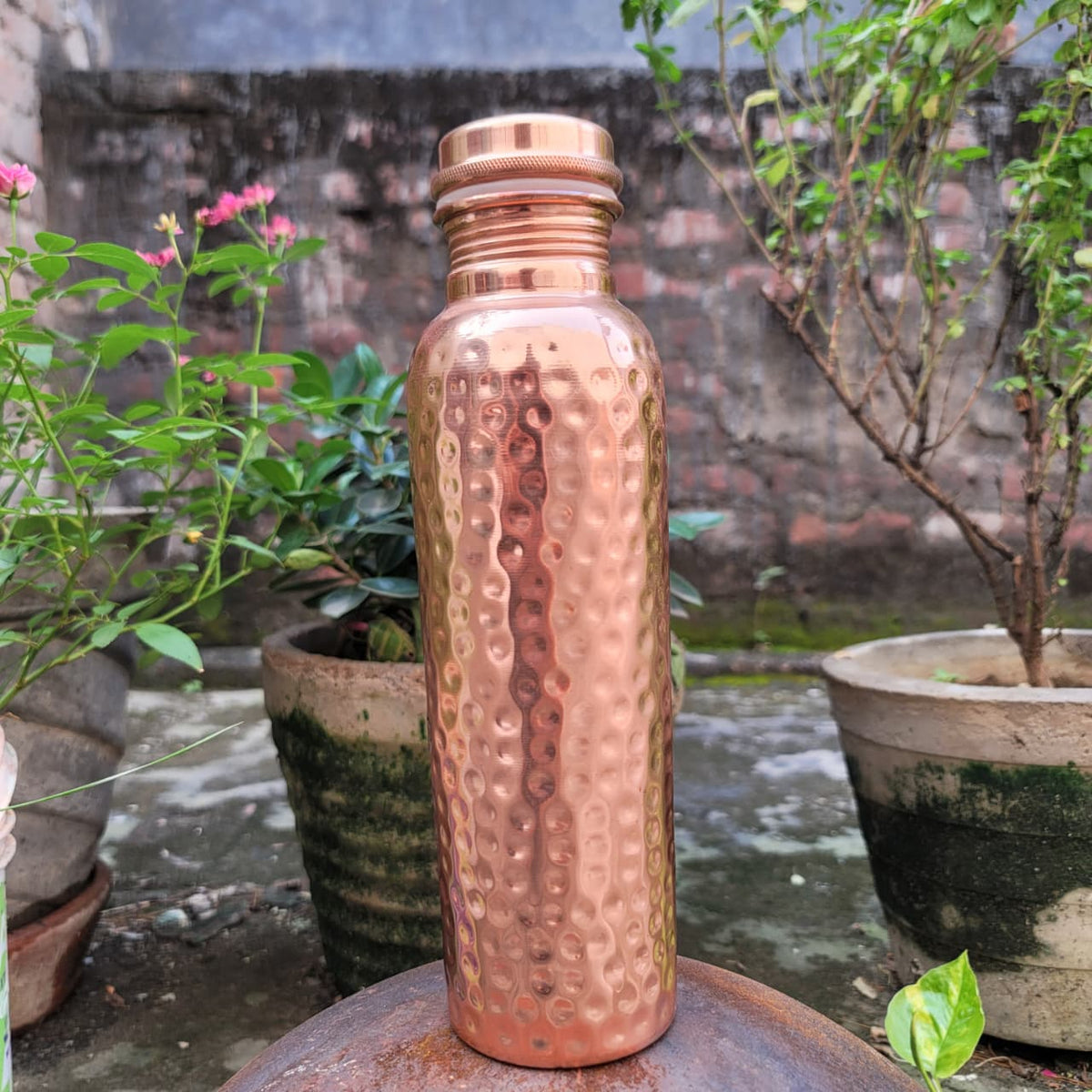 Copper Water Bottle 800 ml – Hammered Finish and Leak-Proof Lid