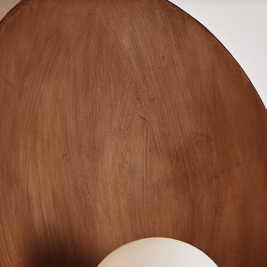 Minimalist Iron and Resin Wall Light – Modern Design