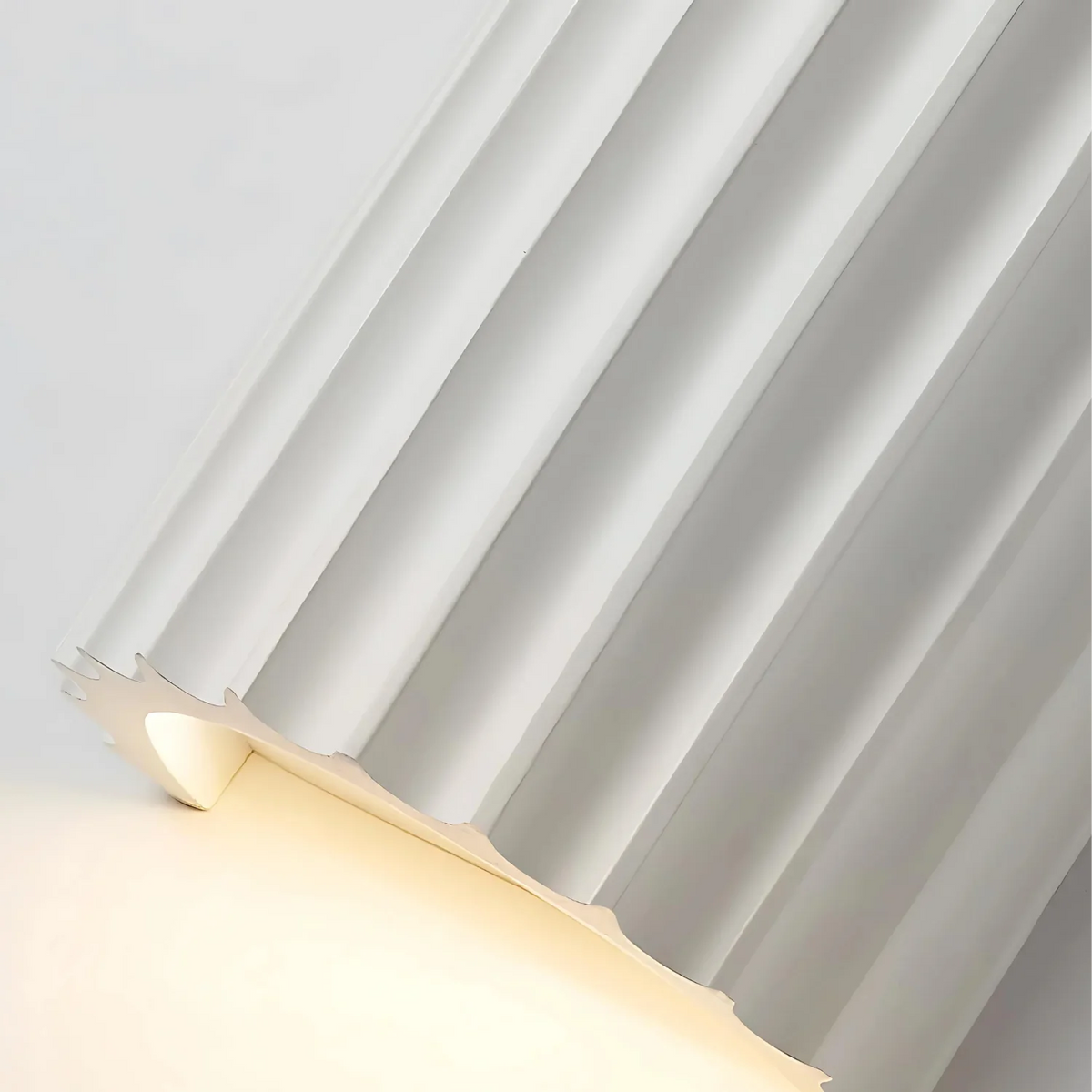 Minimalist Resin Wall Light – Sculptural Design with Soft, Energy-Saving Light