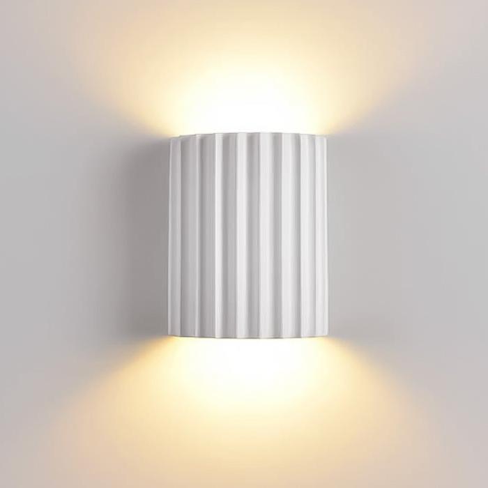 Minimalist Resin Wall Light – Sculptural Design with Soft, Energy-Saving Light