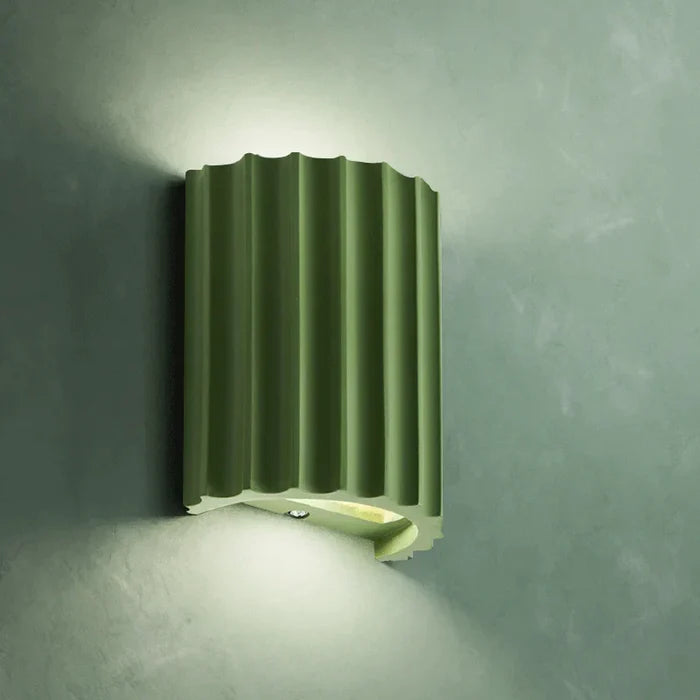 Minimalist Resin Wall Light – Sculptural Design with Soft, Energy-Saving Light