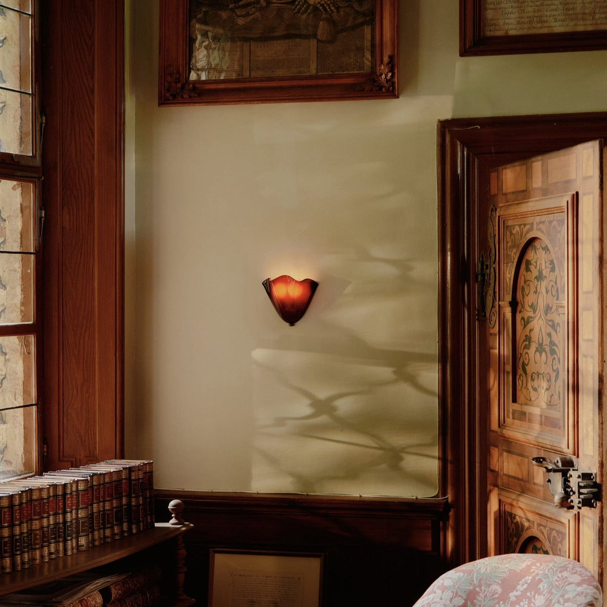 Retro Colored Glass Wall Light – Shell Design