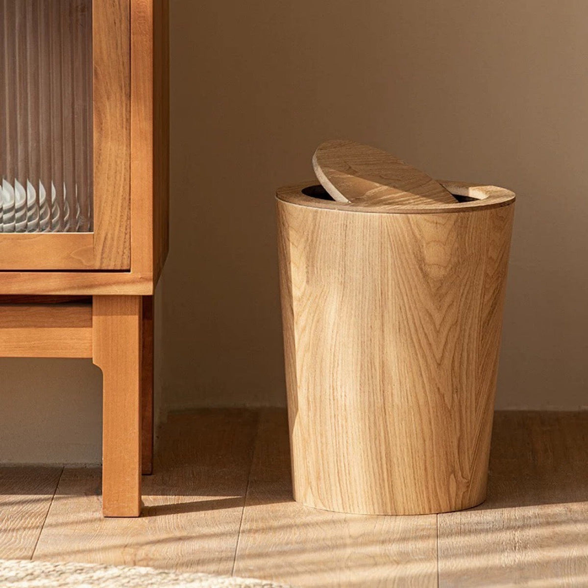 Rotating Wood-Look Trash Can – 360° Lid with Hidden Double-Layer Bag