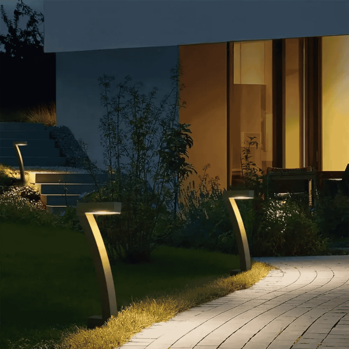 Solar Lights for Garden and Paths – Elegant Outdoor Lighting