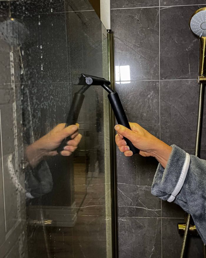 Telescopic Aluminum and Silicone Window and Shower Squeegee – Adjustable Up to 120 cm