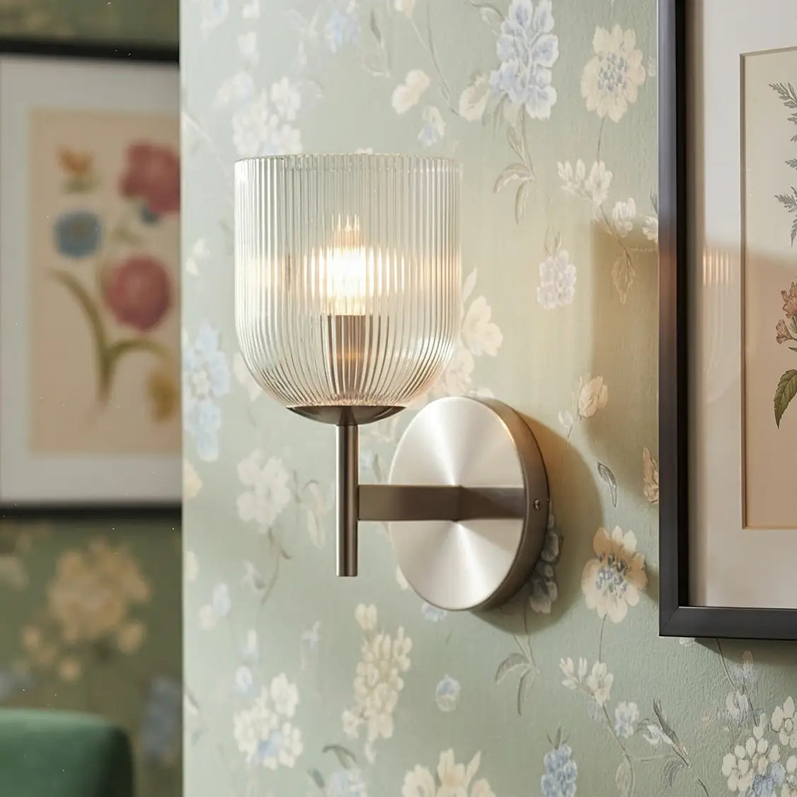 Vintage Ribbed Glass Wall Light – Elegant Brass Details for Living Rooms