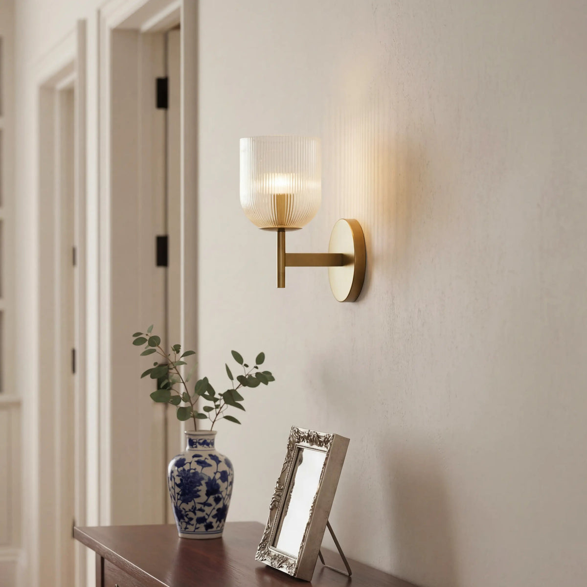 Vintage Ribbed Glass Wall Light – Elegant Brass Details for Living Rooms