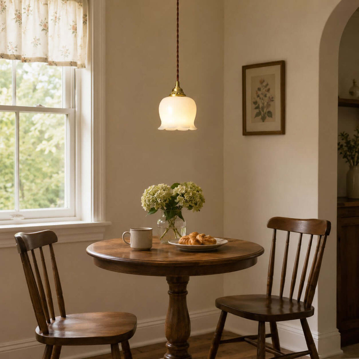 Floral Pendant Light – Compact Design with Soft Light